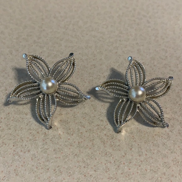 Sarah Coventry Jewelry - Sarah Coventry silver tone faux pearl earrings